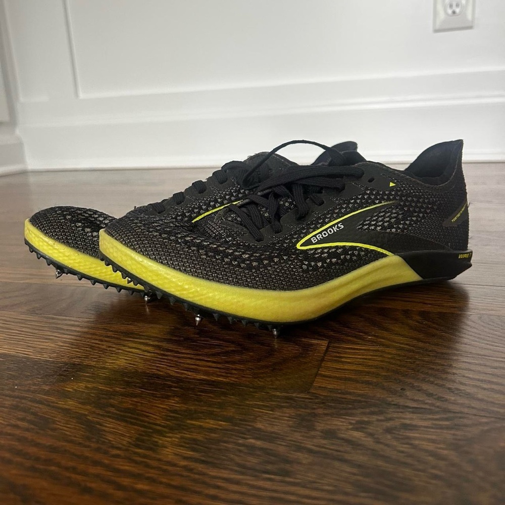 Brooks Women's Black and Yellow Athletic Shoes